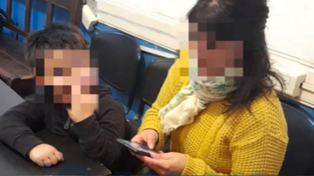 encontraron a un nene de 3 anos que se habia ido solo de la casa de su abuela en berisso