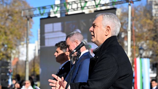 julio alak reinauguro la plaza italia: hoy recupera todo su esplendor