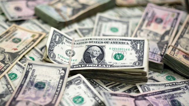 la ley no se reglamento y todavia no rige el recargo del 30% para la compra de dolares