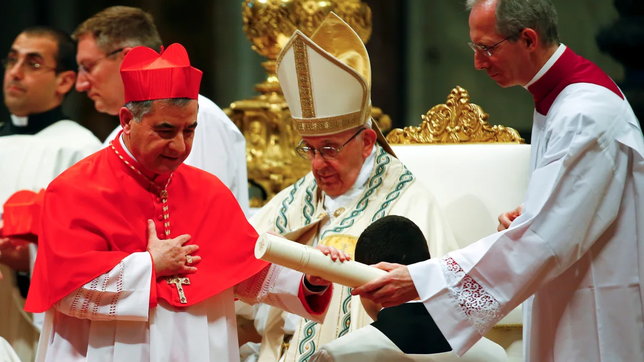 un cardenal suspendido por el papa francisco reclama su derecho a participar del conclave para elegir a su sucesor