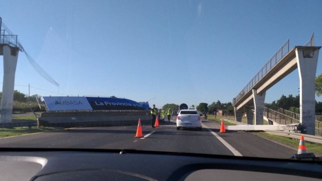 caos de transito en ruta 2 mano a mar del plata porque un camion derrumbo un puente