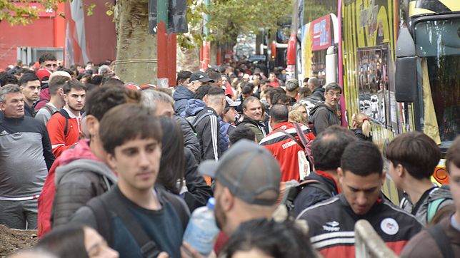 estudiantes saca micros a precios especiales para la final ante racing