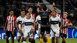 el audio del var que explica por que se anulo el gol de ivo mammini a estudiantes