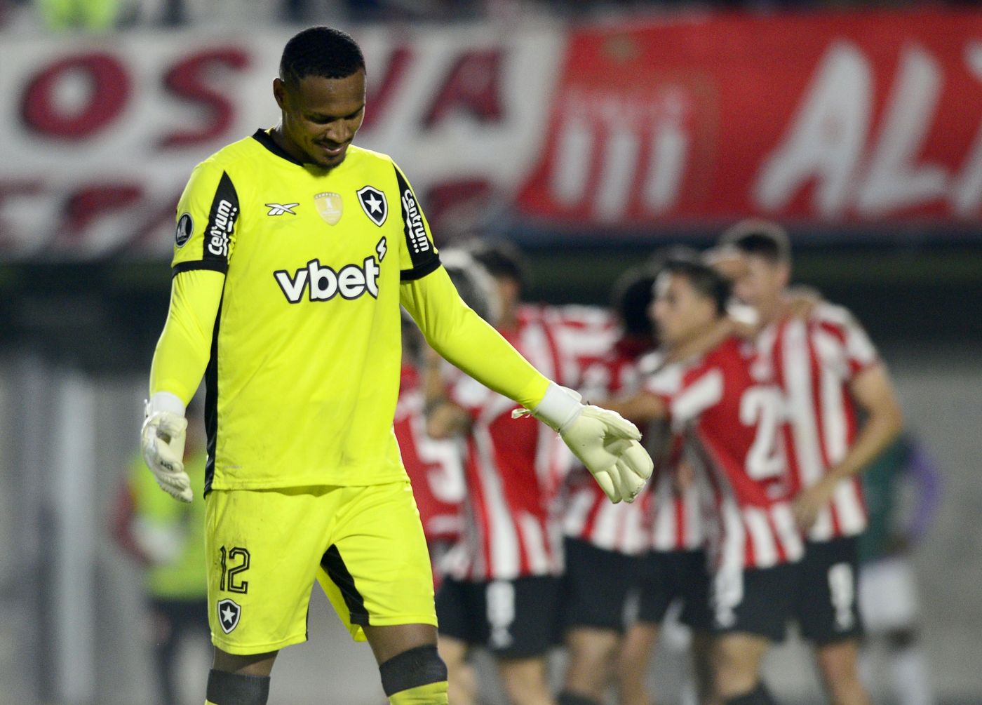 Estudiantes Botafogo Arquero Jhon.jpg