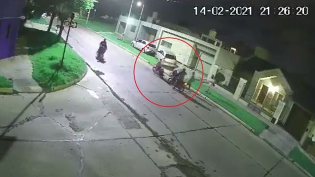 terror en ringuelet: seis ladrones en moto rodearon a un joven, lo amenazaron y le robaron