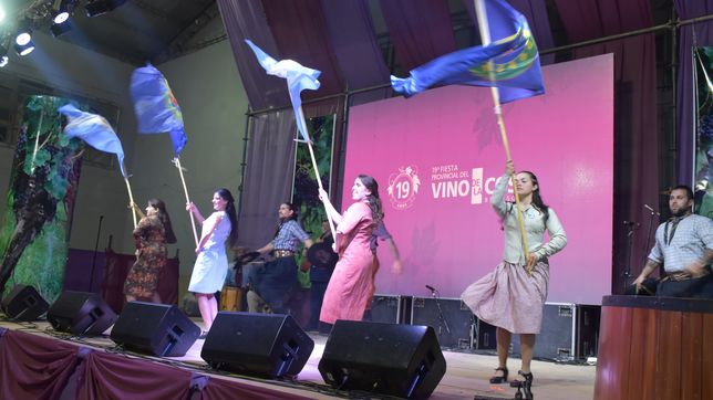 con danzas tipicas, musica en vivo y concursos llega la fiesta del vino de la costa en berisso