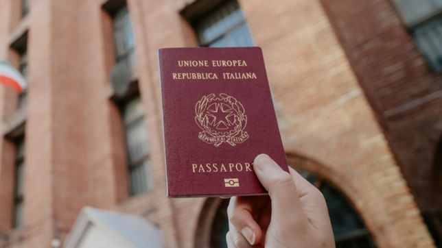 un club de la plata lanza cursos de italiano, un requisito para obtener la doble ciudadania