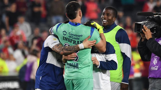 insfran fue heroe en el monumental y atajo otro penal que acerca a gimnasia a la salvacion