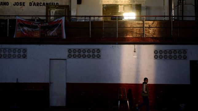garro anuncia un fondo de $40 millones para los clubes de barrio ahogados por la crisis