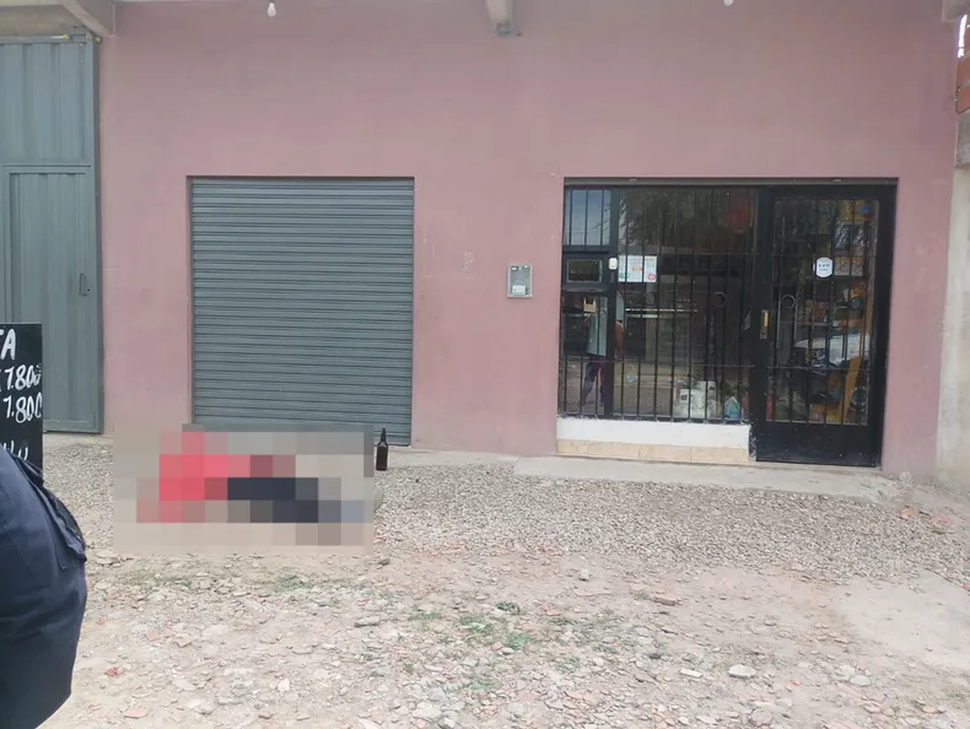 El joven fue encontrado en la vereda de calle 166 entre 527 y 528
