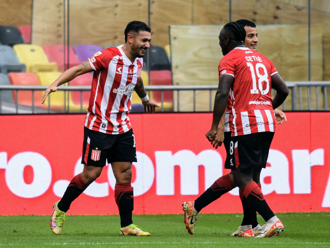 Velez Estudiantes Mancuso Cetre gol.JPG