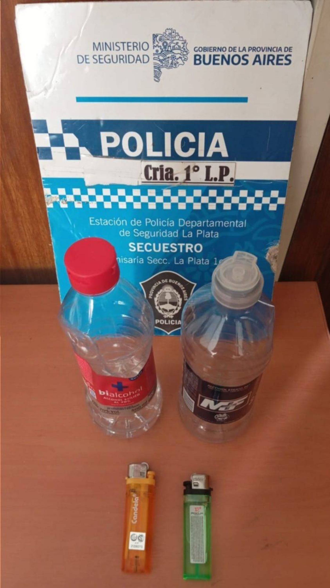 Los elementos incautados al pirómano detenido en el centro de La Plata