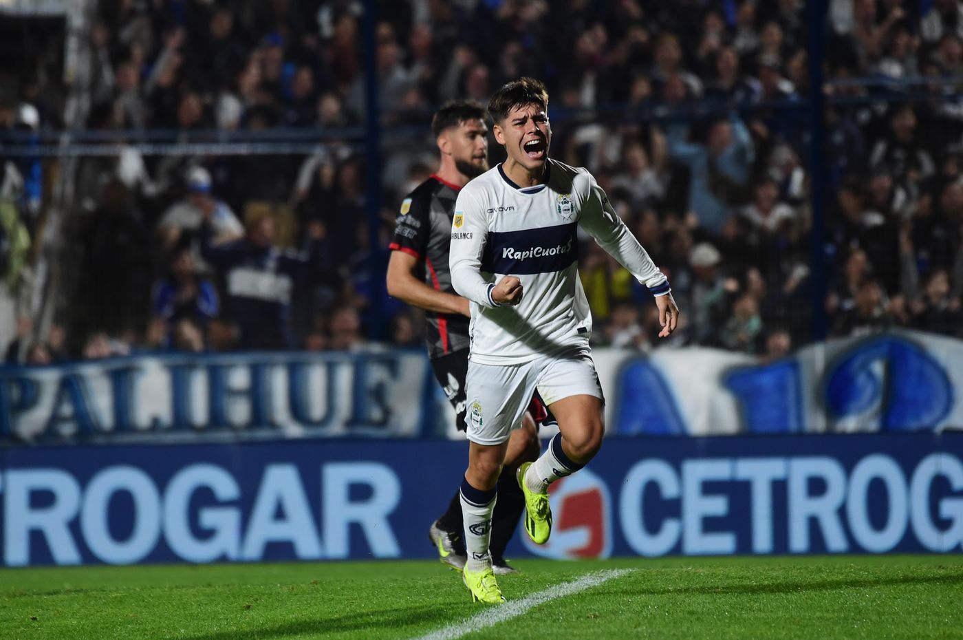 Gimnasia Barracas Central Domínguez gol(3).JPG