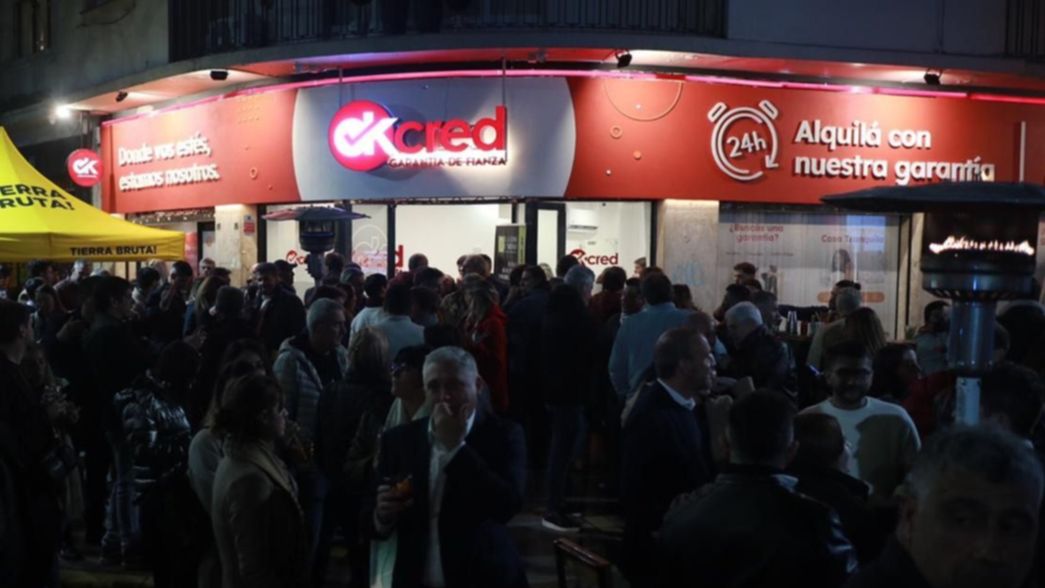 Con un gran show, así se inauguró el nuevo local de Okcred en La Plata