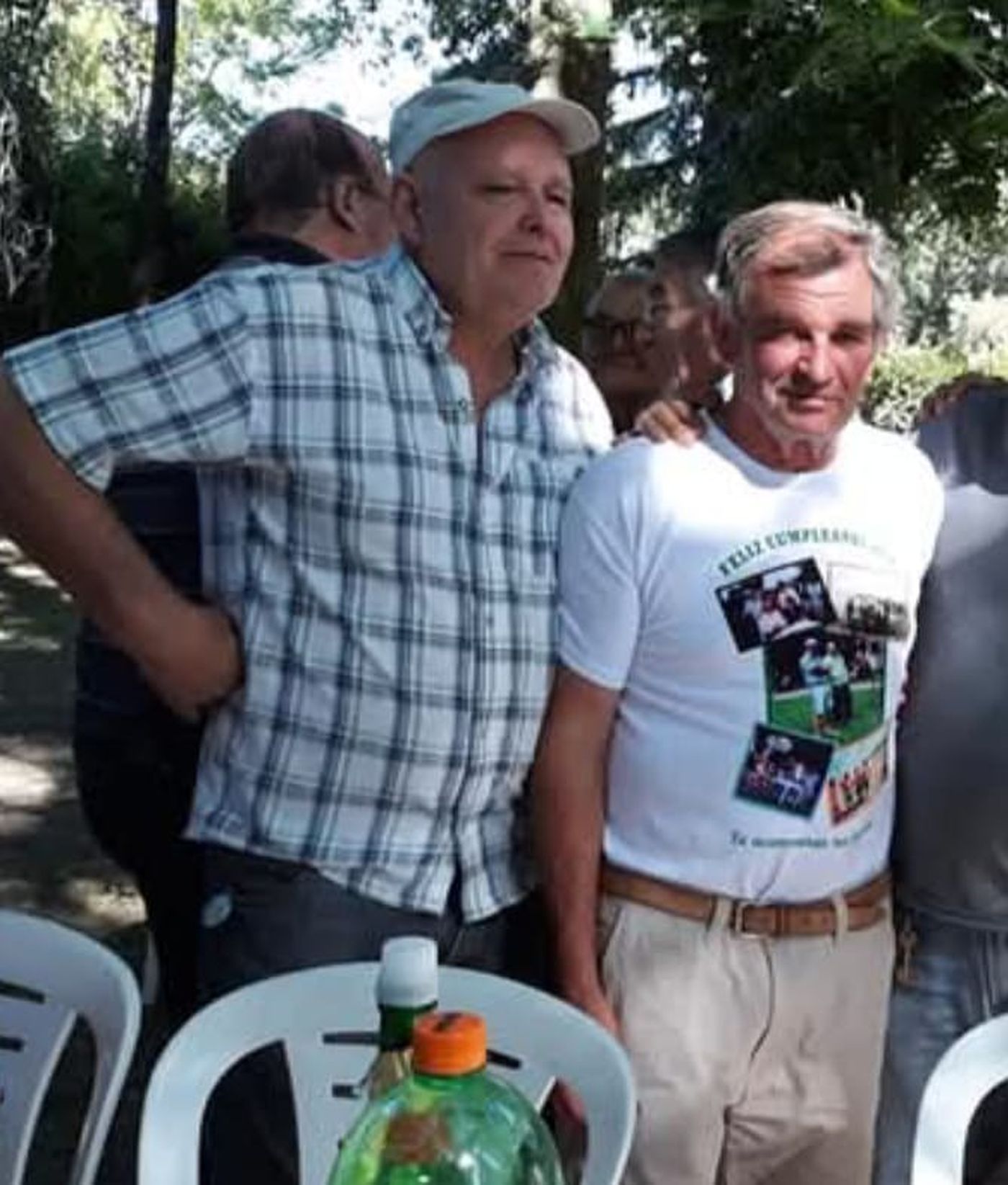 Fueron alumnos de Estela: José Etcheverri y Cacho Bertolino, en una foto reciente. 