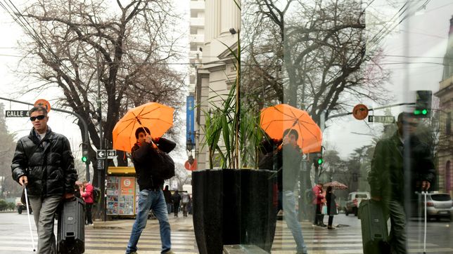 la ciclogenesis mantiene en alerta a la plata y anticipan rafagas de viento que podrian superar los 65 km/h