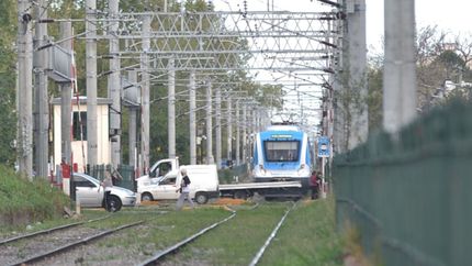 Conmoción en La Plata: una mujer fue arrollada por el tren Roca en 1 y 39