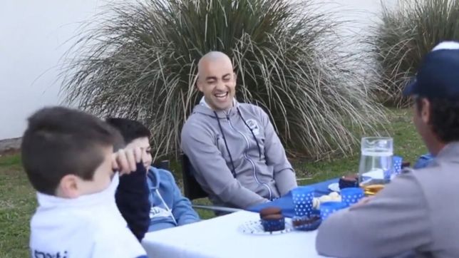 dia del nino en gimnasia: pedro troglio y santiago silva respondieron las preguntas de los ?mini periodistas?
