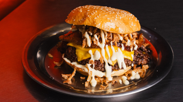 las tres hamburgueserias de morder toman meridiano v en el dia internacional de la hamburguesa las tres hamburgueserias de morder toman meridiano v en el dia internacional de la hamburguesa