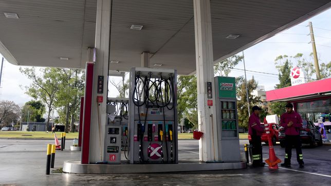 un hombre se descompenso y murio en una estacion de servicio de la plata