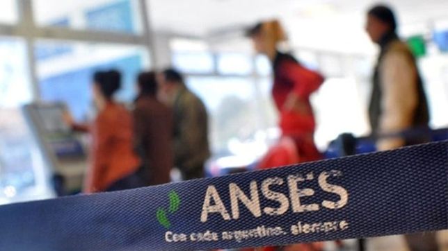 asi deben continuar su tramite los aprobados para recibir los 10 mil pesos del ife