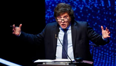 El Gobierno prepara un mega DNU con cierres y fusiones de organismos del Estado