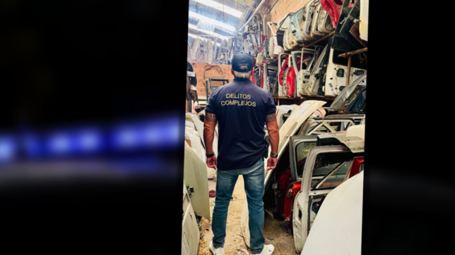 allanaron dos desarmaderos de la plata y secuestraron miles de autopartes