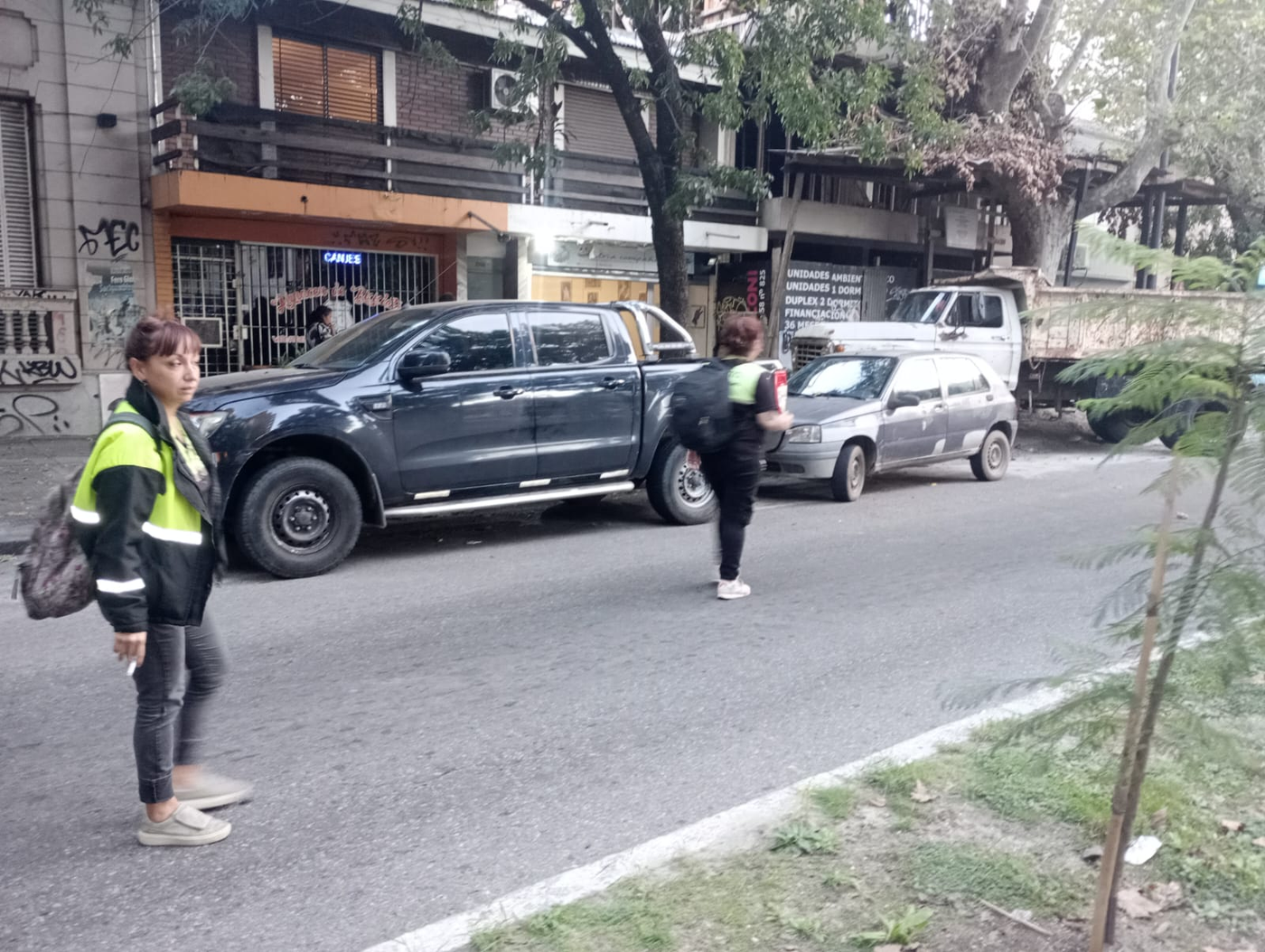El conductor del camión perdió el control e impactó contra una obra en construcción en pleno centro de La Plata