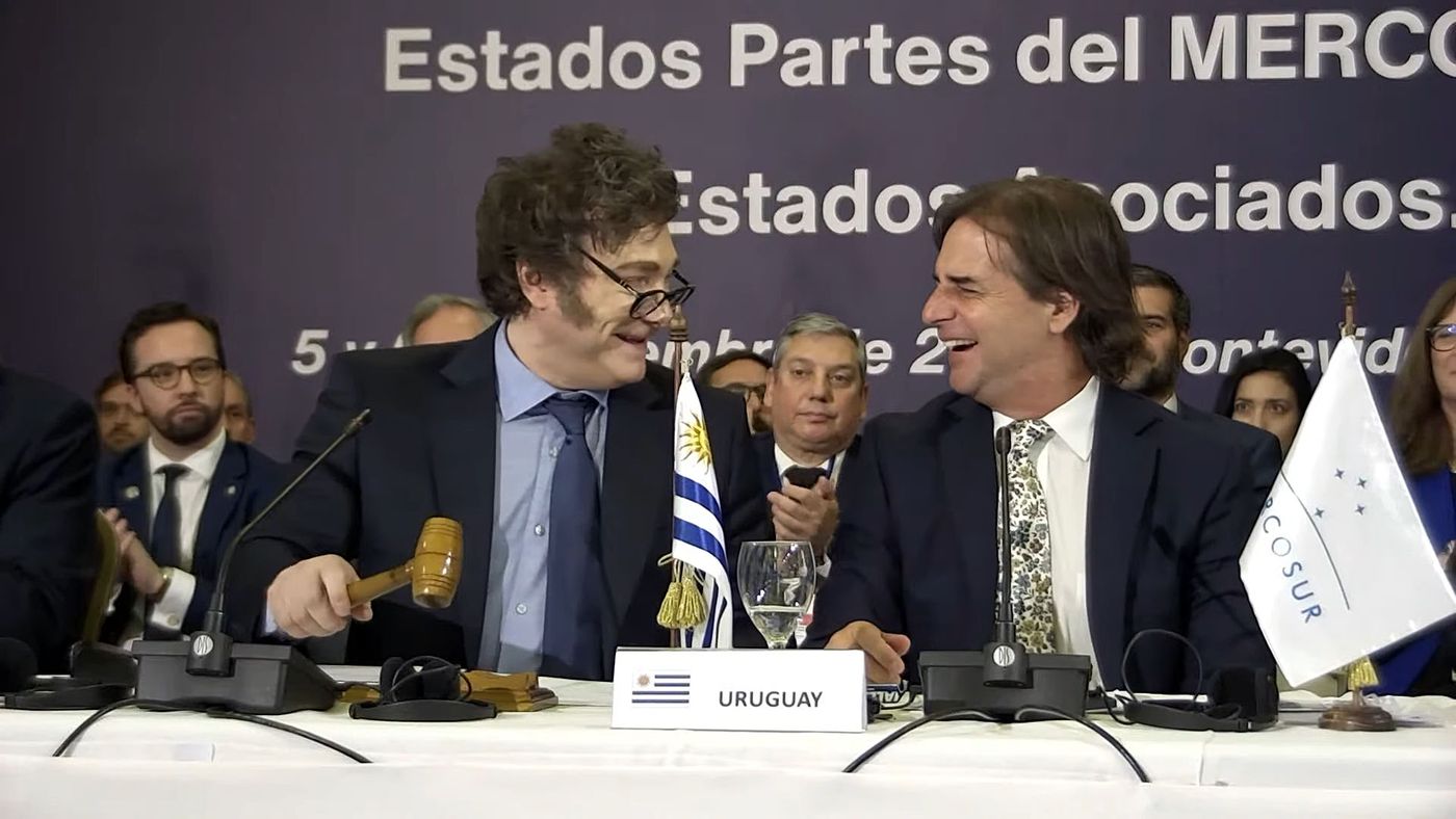 Milei y Lacalle Pou.jpg