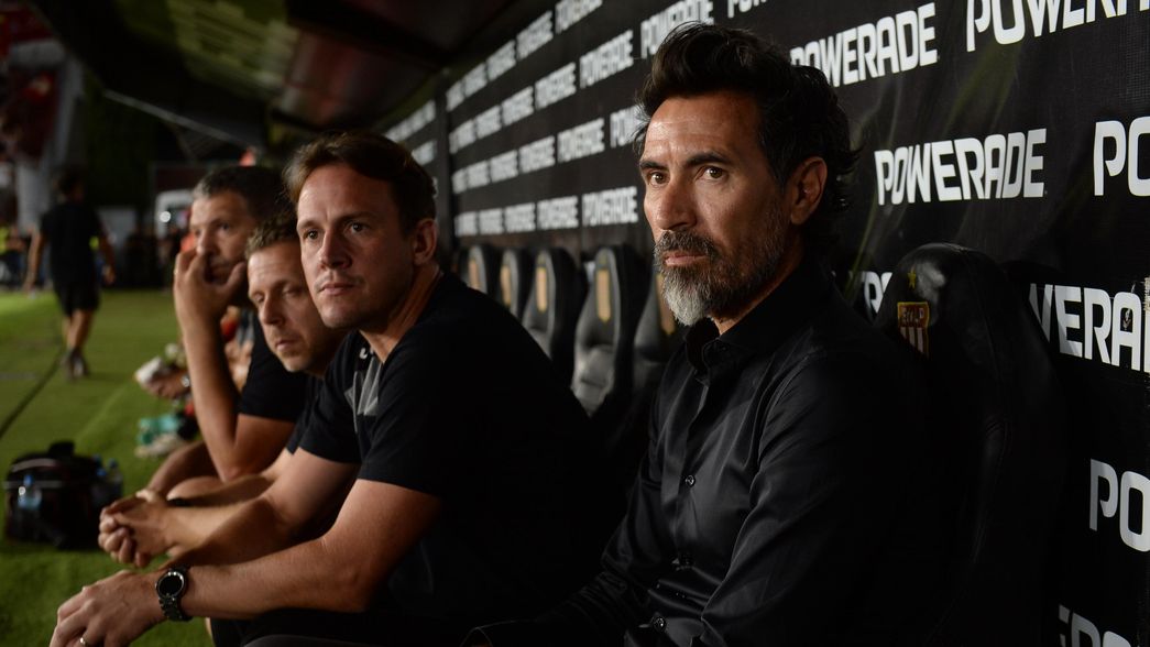 ¿Cómo le fue a Eduardo Domínguez dirigiendo clásicos?