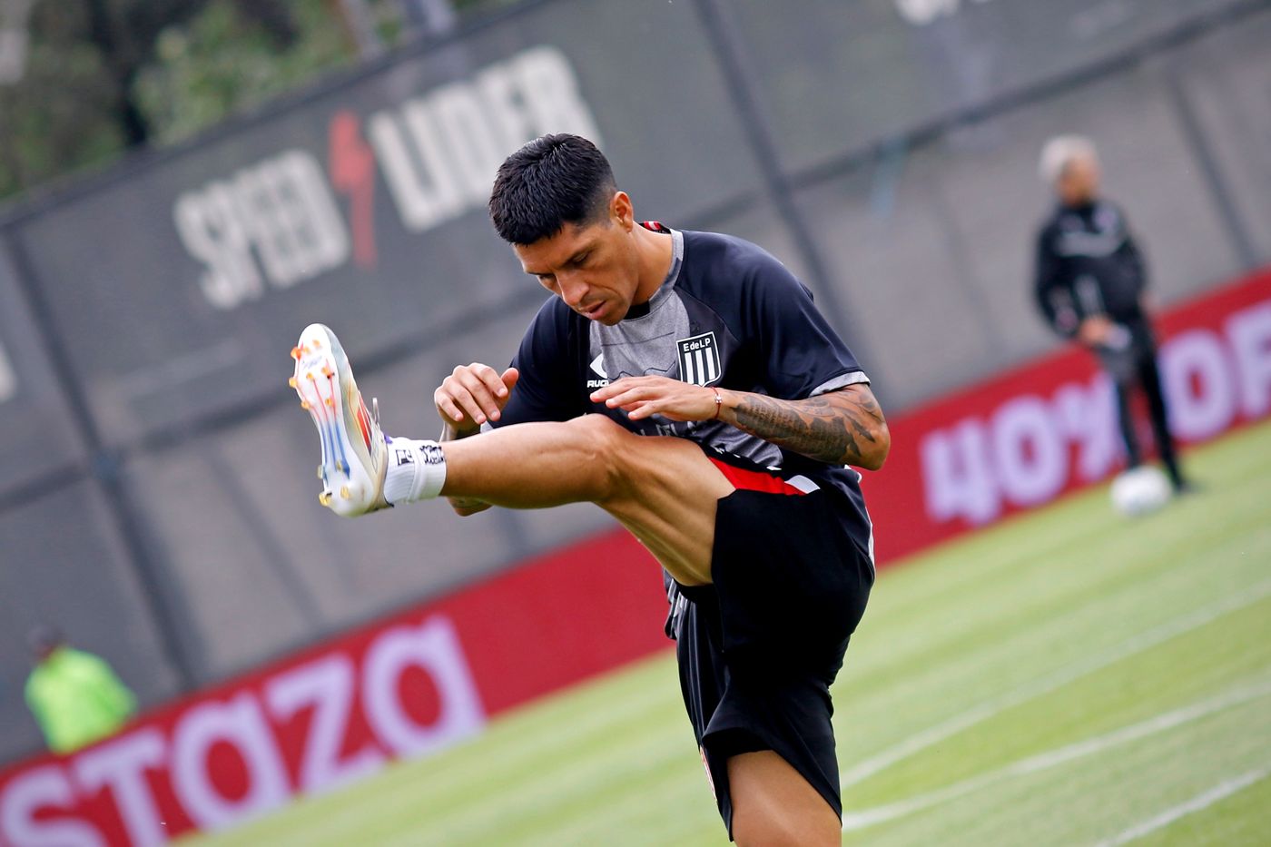 Enzo Pérez Estudiantes Barracas Central.jfif