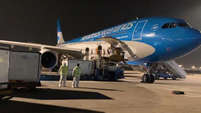 llego a rusia el avion que traera mas vacunas