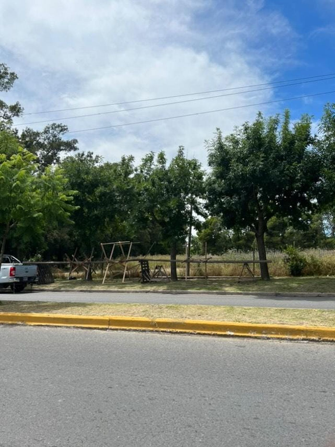 Vecinos de La Plata exigen la clausura del mu&ntilde;eco ubicado en calle 508 entre 16 y 17 por riesgo de incendio.
