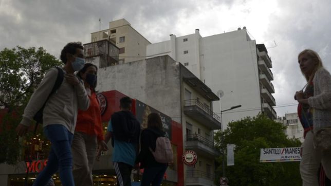 martes nublado y con 100% de humedad, pero sin chances de lluvia en la plata