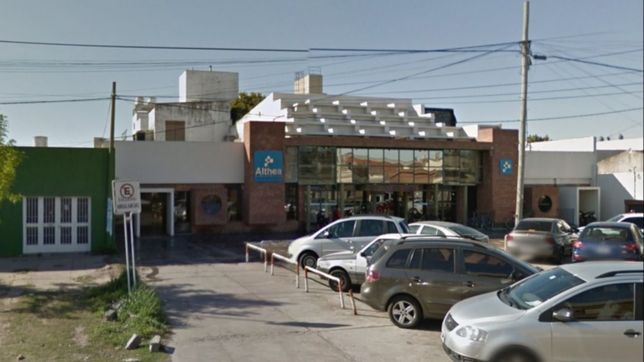 asalto una clinica de villa elvira armada con una cuchilla y causo panico en los pacientes