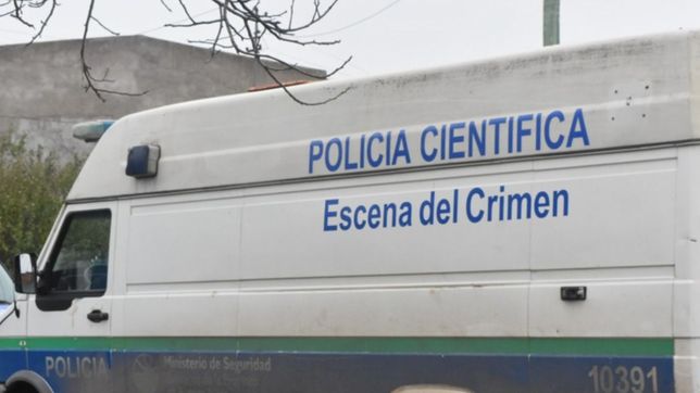 dos jovenes en una moto robada chocaron contra un auto y mataron a una bebe