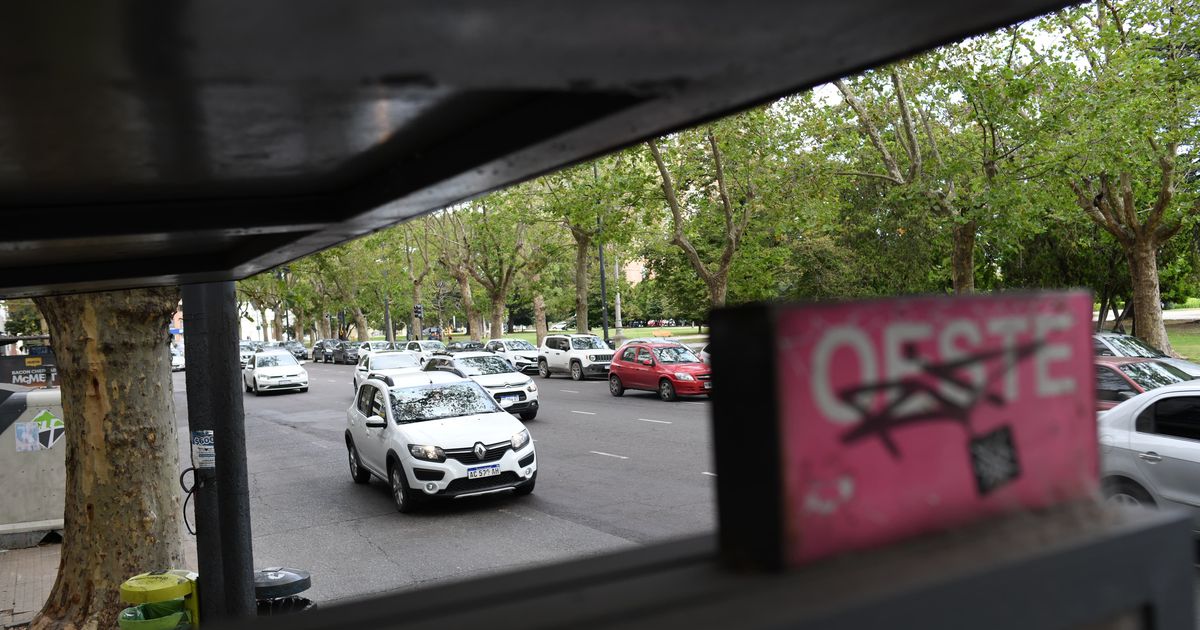 Choferes de la UTA advierten que el paro de micros en La Plata podría ...