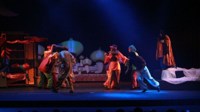 titeres, malabaristas, musica y danza para disfrutar el ultimo fin de semana de vacaciones