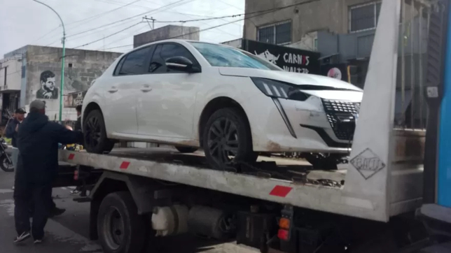 nelson insfran, involucrado en un fuerte choque en berisso entre una camioneta y un auto