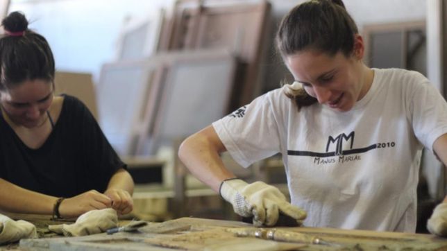 asi son los dos tomos de los cursos gratuitos de la escuela de oficios de la unlp
