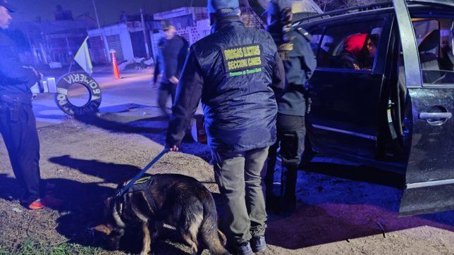 impactante operativo policial con detenidos cerca de la mega toma de los hornos
