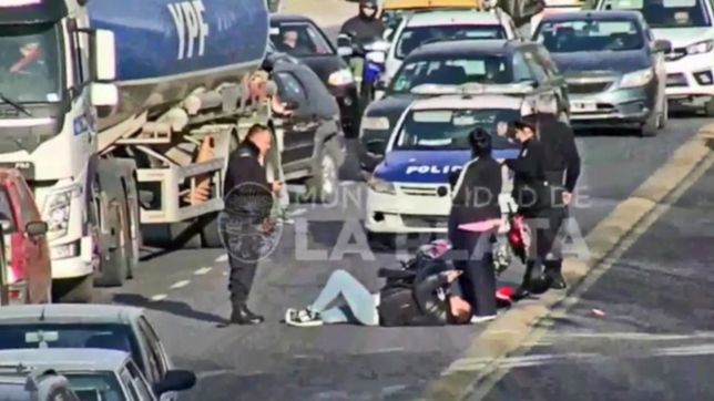 video: una esquina y dos graves choques que terminaron con motociclistas heridos