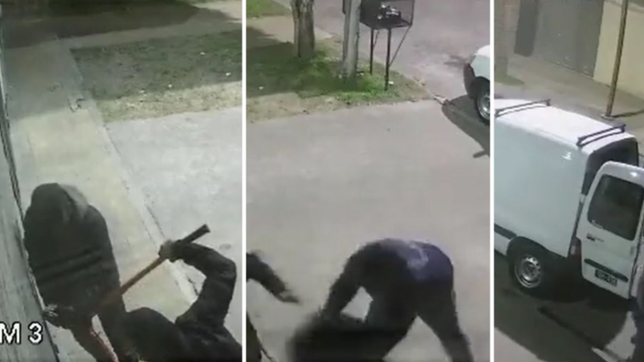 video: rompieron la puerta de un local e hicieron un pasamanos para llevarse la ropa