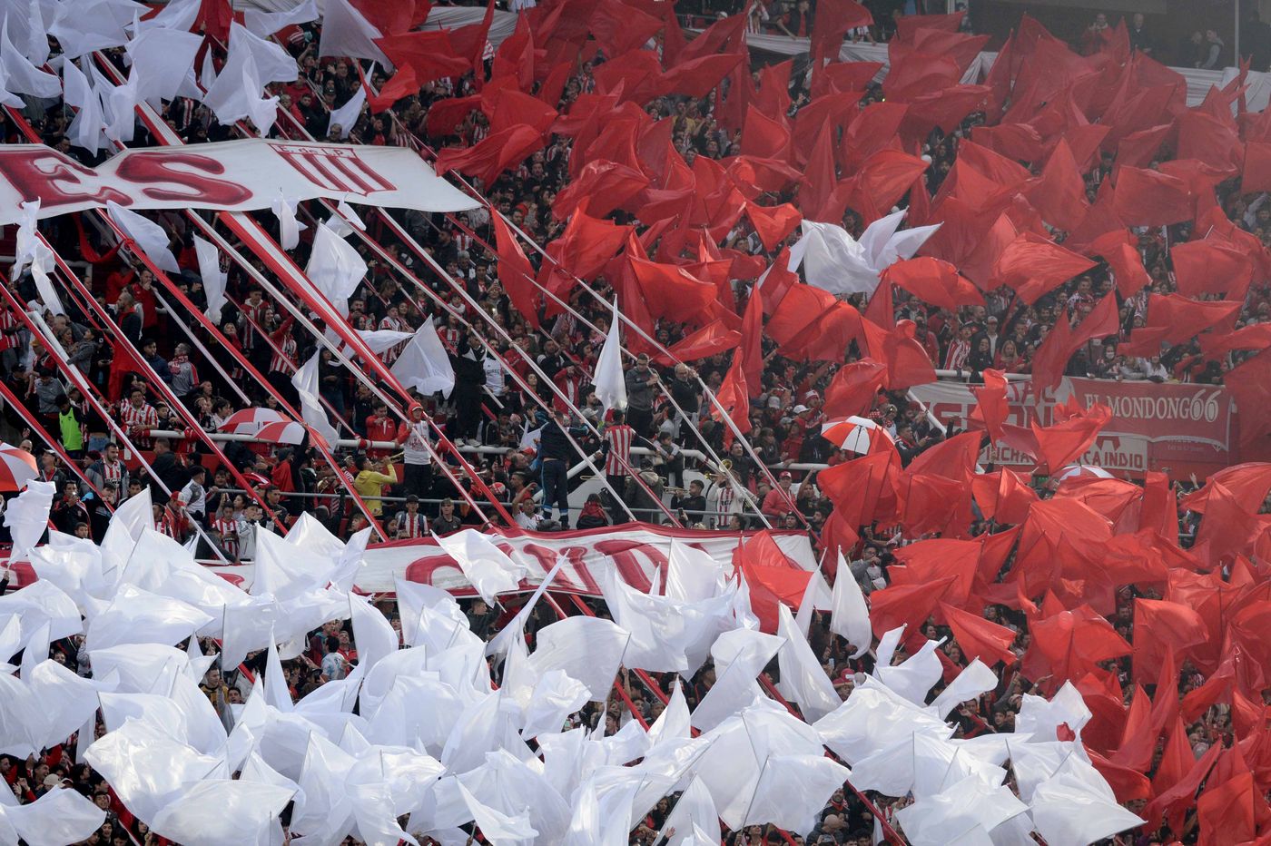 Hinchada Estudiantes (2).JPG