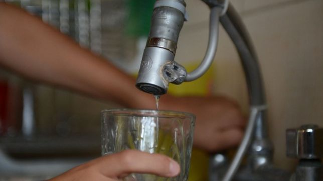 despues de una semana sin agua, vecinos de tolosa explotaron contra absa