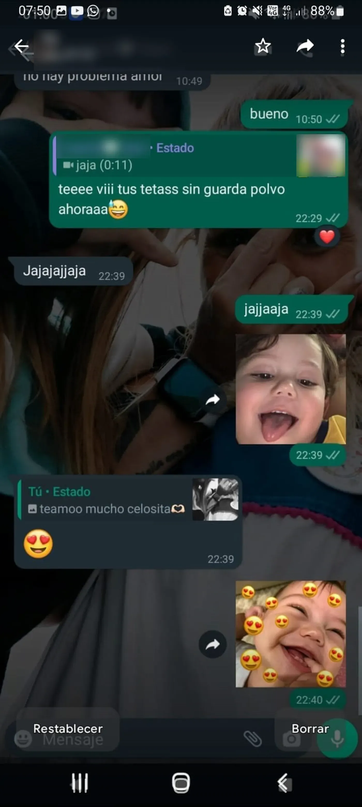 La captura de la conversación en la que la docente y su alumno intercambian mensajes de contenido sexual.