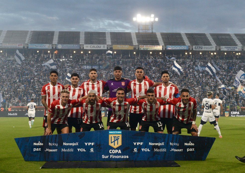 Gimnasia Estudiantes formación clásico 2.jpeg