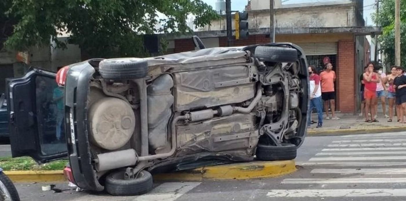 Choque y vuelco en 7 y 74