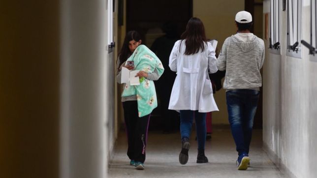 el ministerio de salud y ioma acumulan deudas de casi $12 mil millones con sus proveedores