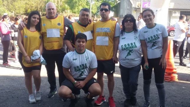 estudia abogacia, necesita un lazarillo y juntan dinero para ayudarlo a conseguirlo